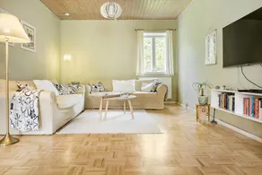 Spacious house with terrace - Image 3