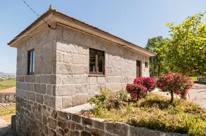 Villa avec terrasse, piscine et jardin | Vue piscine - Image 3