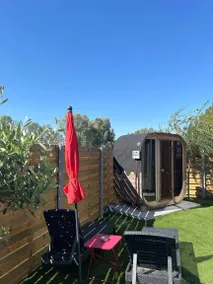 Maravillosa casa con jacuzzi, sauna y jardín - Image 2