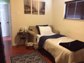 Small CLEAN room-semi private bath (Serenity room) - Image 1