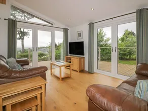 Child-friendly beautiful cottage with jacuzzi & garden | Pets are welcome - Image 3