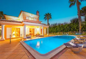 Villa with terrace, private pool & garden - Image 3