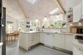Holiday home with barbeque & terrace | Sea view - Image 2