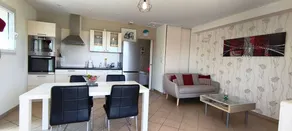Maison avec jardin, barbecue et piscine | Vue jardin - Image 3