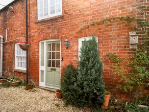 Cottage with garden - Image 2