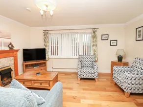 Cottage with garden - Image 2