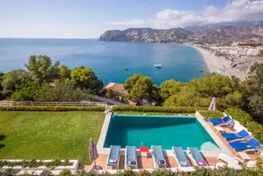 Fully equipped villa with garden, private pool & fast internet | Garden view | Beach nearby - Image 3