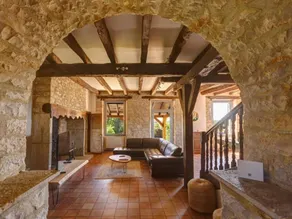 Villa with garden, BBQ & private pool - Image 2