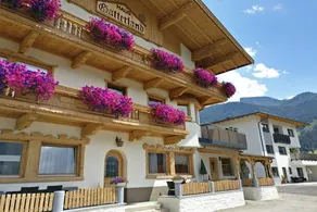Holiday home with garden & terrace - Image 2