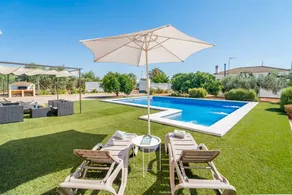 Holiday home with garden, private pool & barbeque - Image 3