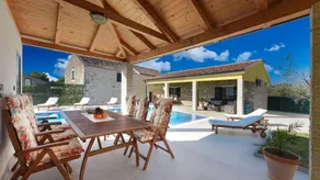 Holiday apartment with private pool, terrace & garden - Image 2