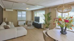 Holiday home with garden & terrace - Image 3