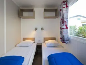 Mobile home with heated pool & terrace - Image 5