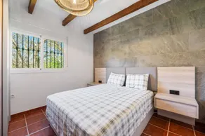 Maison de vacances avec piscine privée, terrasse et jardin | Vue jardin | Parfaite pour le travail à distance | Avec animaux acceptés - Image 5