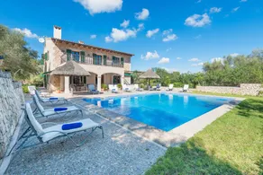 Villa with barbecue, garden & pool - Image 5