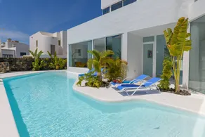 Beautiful holiday apartment with terrace, heated pool & garden - Image 4