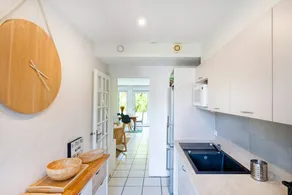 Maison avec terrasse, barbecue et jardin - Image 5