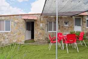 Habitación en casa de familia con jardín, terraza y piscina | Vistas al jardín - Image 4