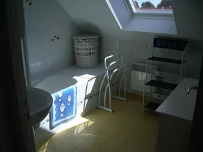 Holiday home with barbecue & garden - Image 5