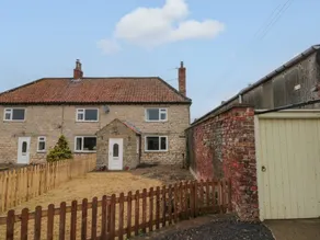 Family-oriented beautiful cottage with garden - Image 2