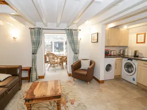 Cottage with garden - Image 5