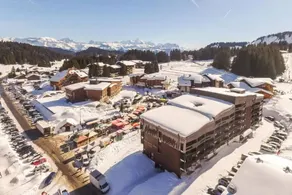 Pleasant studio with terrace | Mountain view | Next to the ski - Image 2
