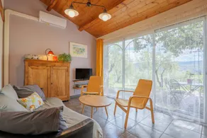Apartment with BBQ, garden & terrace | Garden view - Image 5