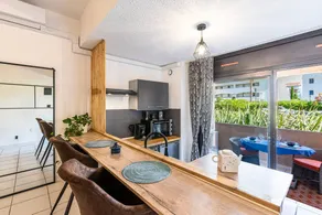 Apartment with pool & terrace - Image 2