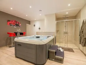 B&B with hot tub | City view - Image 2