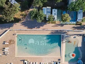Mobil-home avec piscine - Image 2