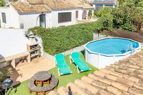 Fully equipped holiday home with private pool, garden & barbecue | Garden view - Image 2
