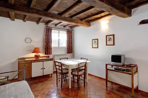Apartamento con jardín, barbacoa y piscina - Image 3