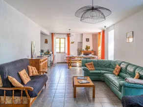Holiday home with garden & terrace - Image 3