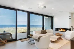 Holiday home with barbecue & terrace | Sea view - Image 2