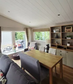 Beautiful Lodge Sleeps 4 With Indoor Pool - Image 3