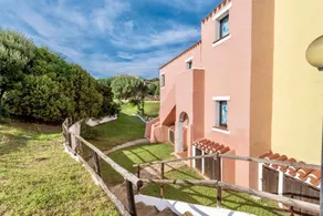 Maison avec piscine, jardin et terrasse - Image 4
