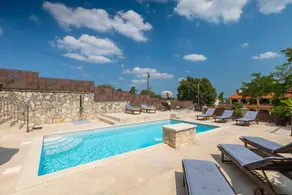 Villa with terrace, private pool & barbeque - Image 5