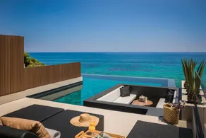 Villa with pool - Image 3