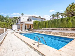 House with private pool, garden & barbecue - Image 2