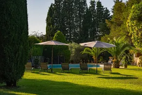 Fully equipped villa with jacuzzi, garden & BBQ | Garden view | Perfect for remote work - Image 4