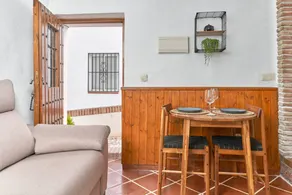 Acogedora casa con internet de alta velocidad y jardín | Vistas a la ciudad | Adaptada para el teletrabajo - Image 4