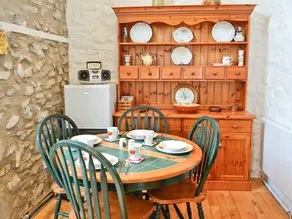 Cottage with BBQ & garden - Image 3