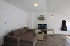 Apartment with barbeque | Garden view - Image 5