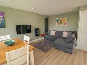 Family-friendly cottage with garden - Image 2