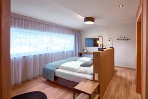 Family room, shower, toilet - Image 3