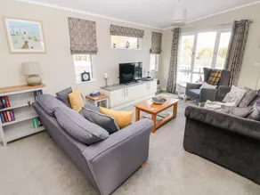 Cottage with garden - Image 3