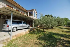 Charming apartment with terrace & garden - Image 5