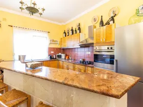 Villa avec barbecue, jardin et terrasse - Image 3
