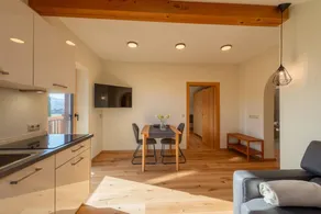 Flat with garden, pool & sauna | Mountain view - Image 4