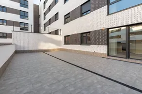 Flat with terrace - Image 3